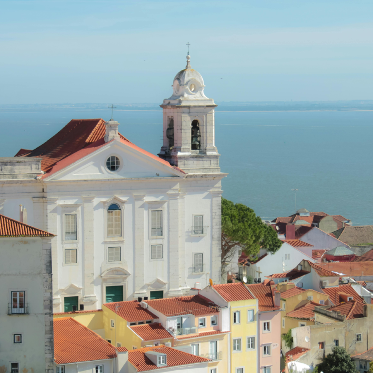Lisboa: Sunlight, Hills, and the Sweetest Weekender